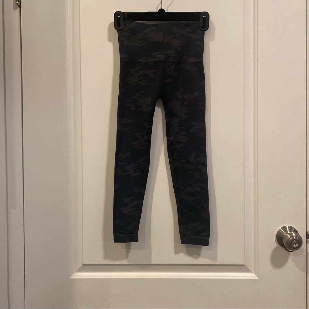 Spanx Seamless Camo Leggings - Picture 4 of 5